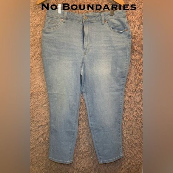 No Boundaries S:13 Stretch Straight Leg Jeans EUC Measurements In Photos - Picture 1 of 3